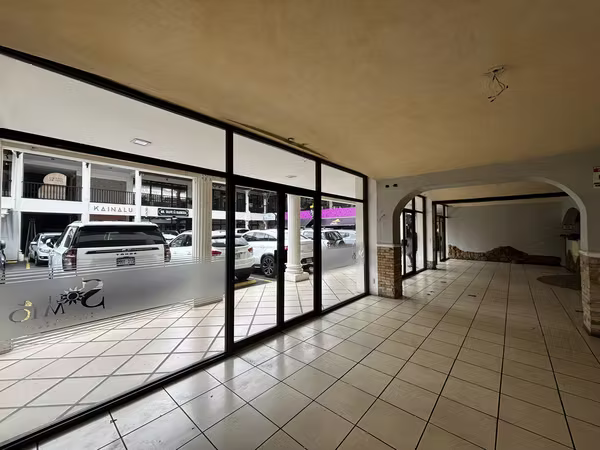 Local comercial 140m2 + 20m2 de terraza San Rafael de Escazú parqueo seguridad
