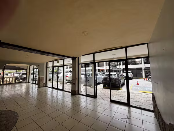 Local comercial 140m2 + 20m2 de terraza San Rafael de Escazú parqueo seguridad