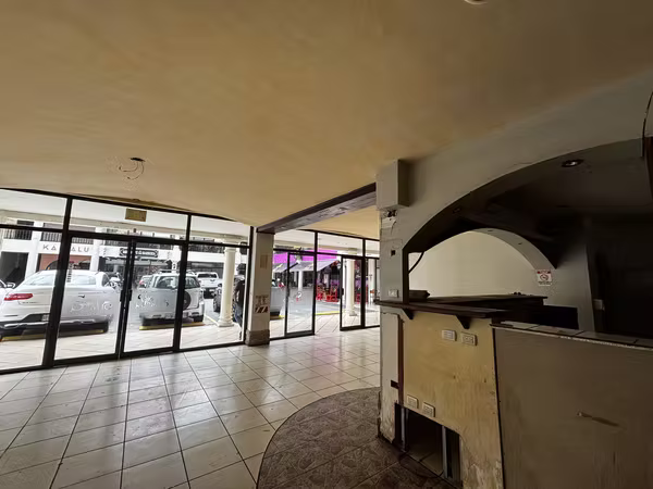 Local comercial 140m2 + 20m2 de terraza San Rafael de Escazú parqueo seguridad