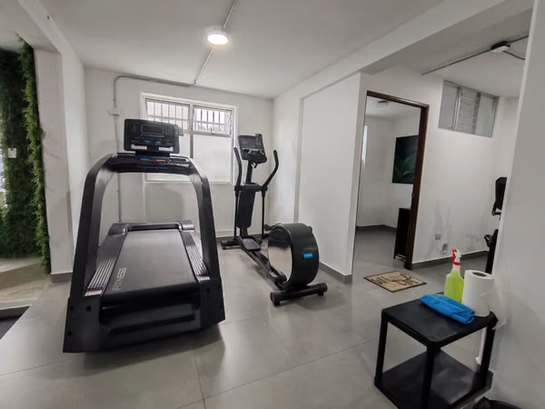 Se alquila apartamento en Rohrmoser. Al final del Boulevard. Cerca del Colegio Británico.