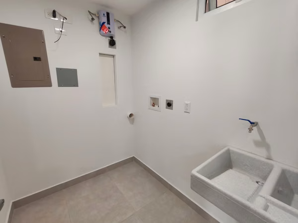 Se alquila apartamento en Rohrmoser. Al final del Boulevard. Cerca del Colegio Británico.