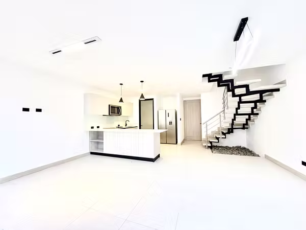 Alquiler casa de 3 habitaciones, jardín, amenidades de lujon