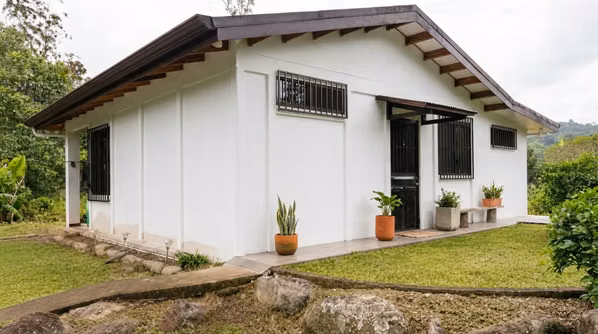 Finca Plana con 2 Casas en Venta Palomo Cartago 16.000 m²