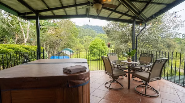 Finca Plana con 2 Casas en Venta Palomo Cartago 16.000 m²