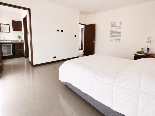 Apartamento Amplio en Venta | 144 m² | Río Oro, Santa Ana