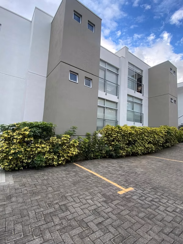 Apartamento Amplio en Venta | 144 m² | Río Oro, Santa Ana