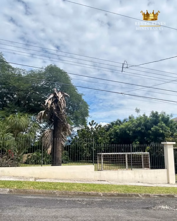 VENTA DE CASA EN EXCLUSIVO CONDOMINIO EN LA GARITA DE ALAJUELA