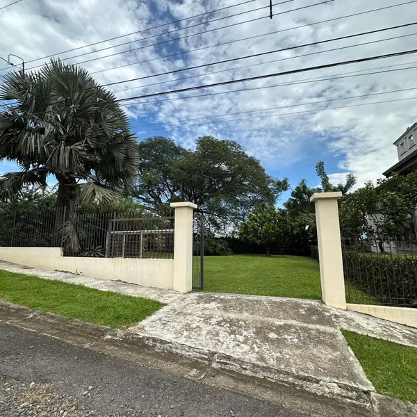 VENTA DE CASA EN EXCLUSIVO CONDOMINIO EN LA GARITA DE ALAJUELA