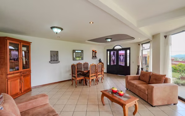 Casa en Venta en Grecia, Alajuela - Urbanización Bella Vista -3 Habitaciones -Amplio Lote