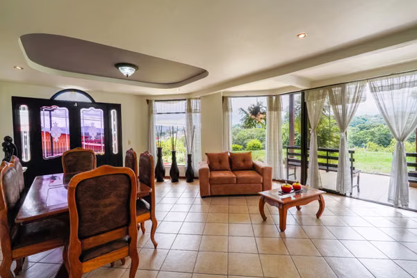 Casa en Venta en Grecia, Alajuela - Urbanización Bella Vista -3 Habitaciones -Amplio Lote