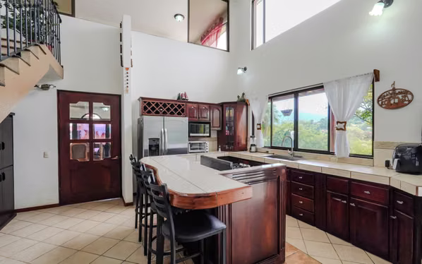 Casa en Venta en Grecia, Alajuela - Urbanización Bella Vista -3 Habitaciones -Amplio Lote