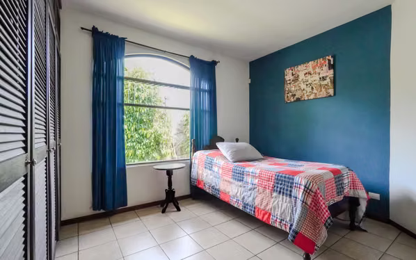 Casa en Venta en Grecia, Alajuela - Urbanización Bella Vista -3 Habitaciones -Amplio Lote
