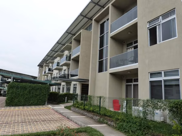 Apartamento tipo suite con terraza y amenidades en Santa Ana
