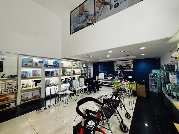 Local comercial Curridabat 120m2 Seguridad Parqueo