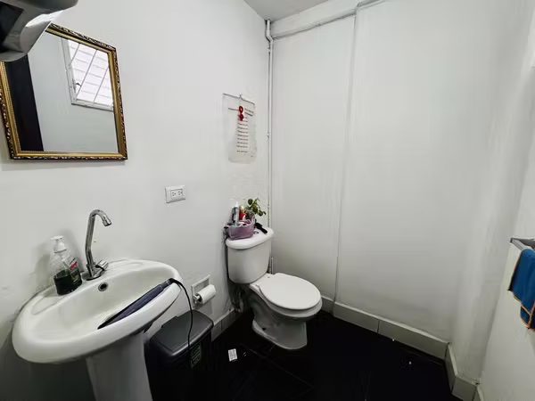 Local comercial Curridabat 120m2 Seguridad Parqueo