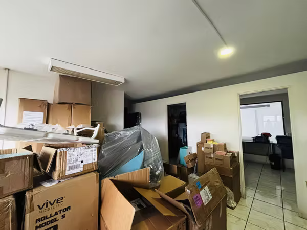 Local comercial Curridabat 120m2 Seguridad Parqueo
