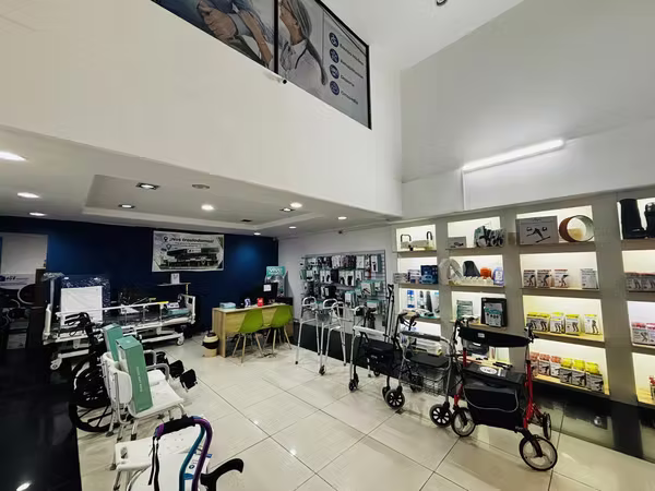 Local comercial Curridabat 120m2 Seguridad Parqueo