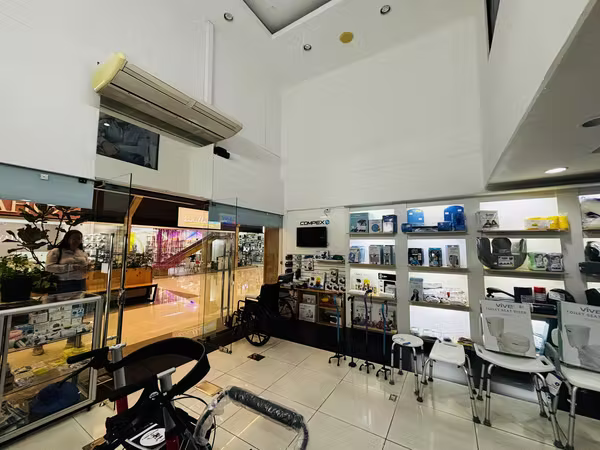 Local comercial Curridabat 120m2 Seguridad Parqueo
