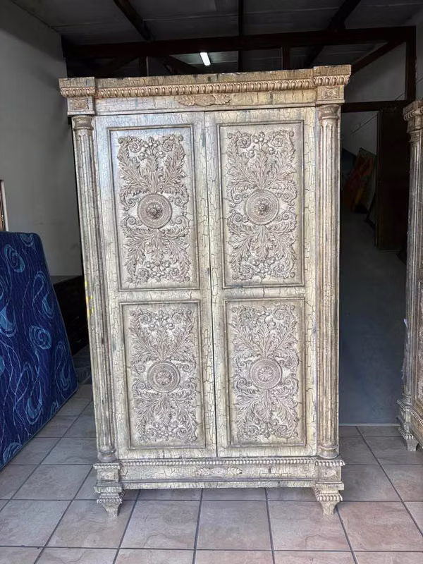 Ropero, Armario, Estante, Alacena o Bar Antiguo Vintage De Madera. Traído De Europa Como Nuevo Mide 204 cm Alto X 120 cm Ancho X 66 cm Fondo