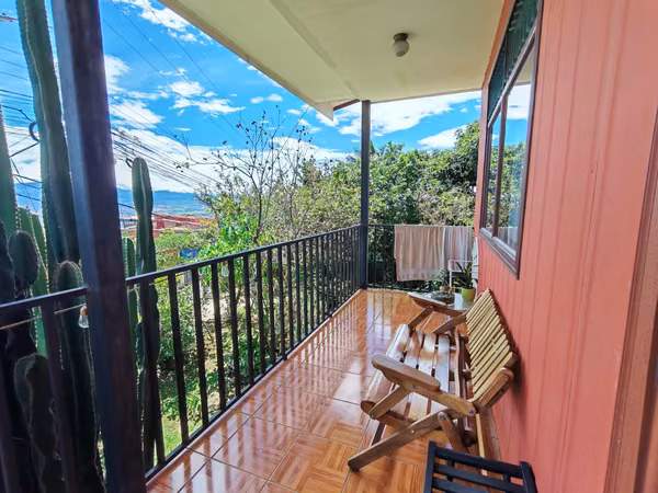 VENTA DE CASA CON APARTAMENTO INDEPENDIENTE EN SAN ANTONIO DE ESCAZÚ