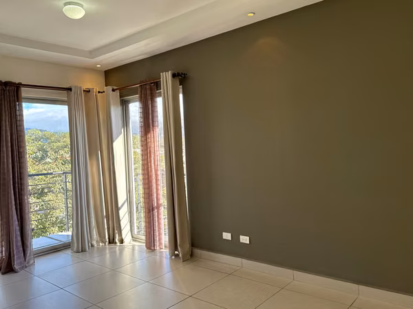 Apartamento con Vistas Ideal para Inversión en Cuarto Piso