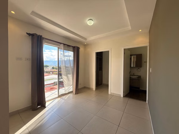 Apartamento con Vistas Ideal para Inversión en Cuarto Piso