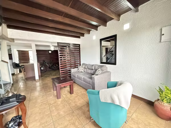 Casa de Tres Pisos en San Francisco de Dos Ríos