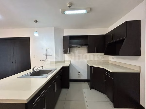 Sale of apartment with garden in Santa Ana center