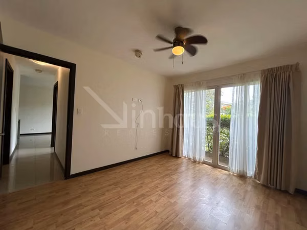 Alquiler de apartamento en primera planta con jardín