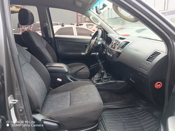 TOYOTA HILUX SR