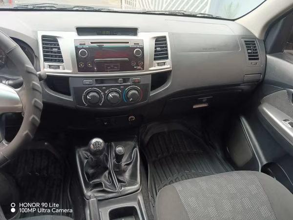 TOYOTA HILUX SR