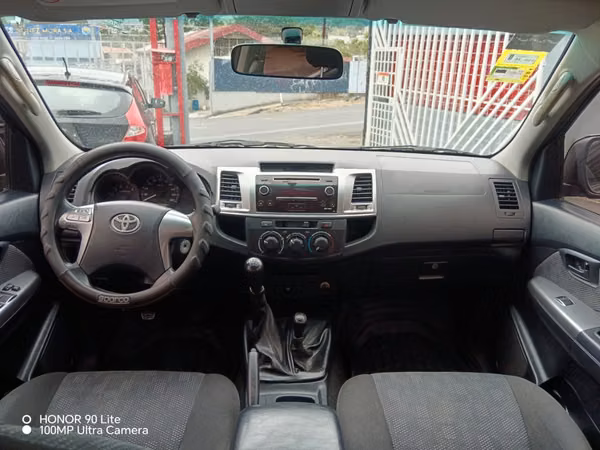TOYOTA HILUX SR