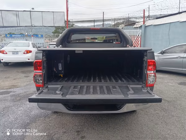 TOYOTA HILUX SR