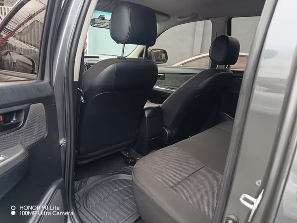 TOYOTA HILUX SR