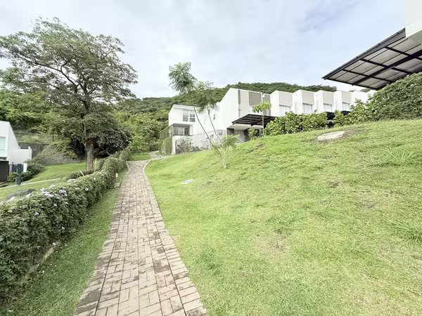 Casa de ensueño, Santa Ana Río Oro.