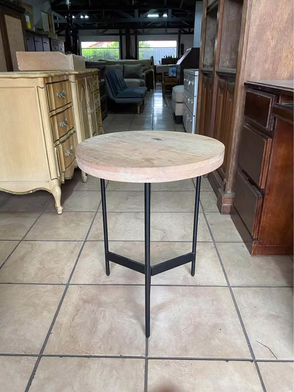 Table Room, Assistant or Wood Lateral with Forged Iron. Imported as New Measure 48 cm Diameter X 62 cm Height