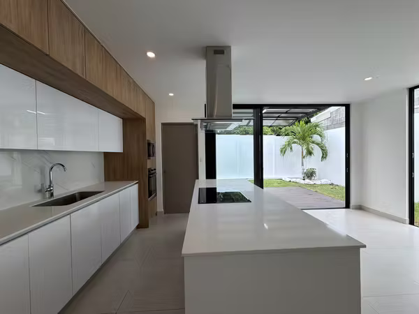 House for Rent - 124; Santa Ana Boulevard 3 Rooms plus terrace and garden