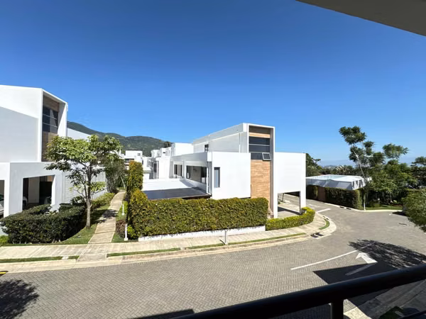 Casa Moderna en Venta | Condominio Terralta, San Antonio de Escazú 3 Habitaciones Master