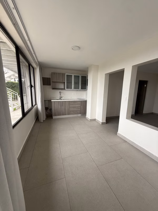 Apartamento amplio en alquiler, Bello Horizonte Escazú.