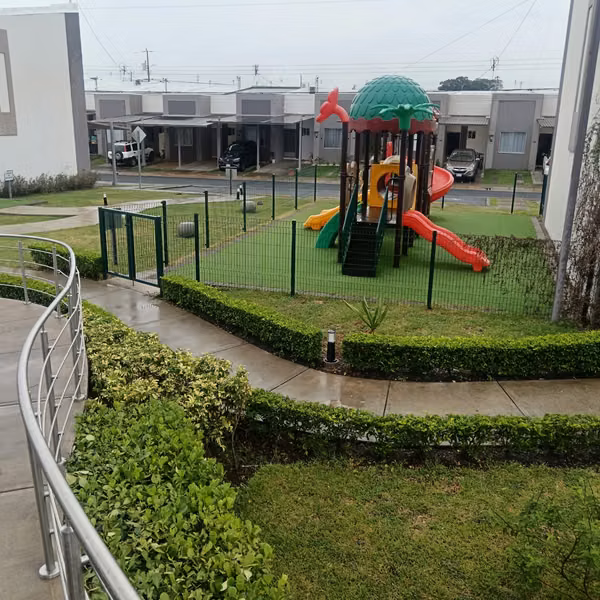Casa en condominio, 3 dormitorios 2 parqueos, Ciruelas, La Guacima, Alajuela