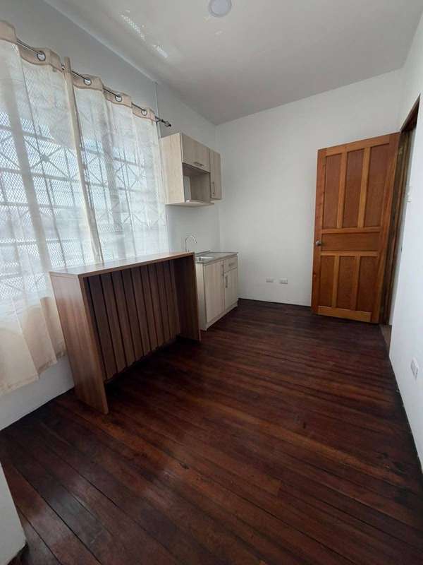 Apartamento en Zapote/patio-dos personas-servicios incluidos
