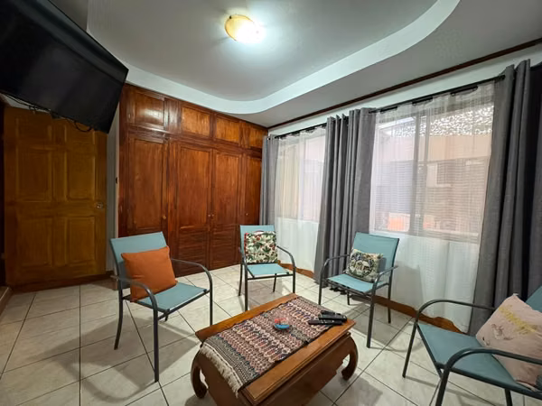 Casa Esquinera en Belgrano | Ideal para Vivienda, Consultorio, Oficina o Negocio