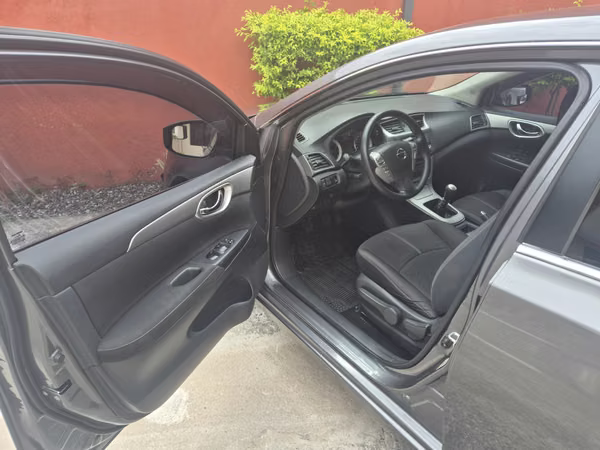 Nissan sentra en excelente estado