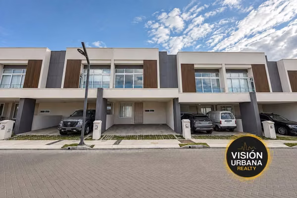 Casa de 3 Habitaciones en Condominio La Vita