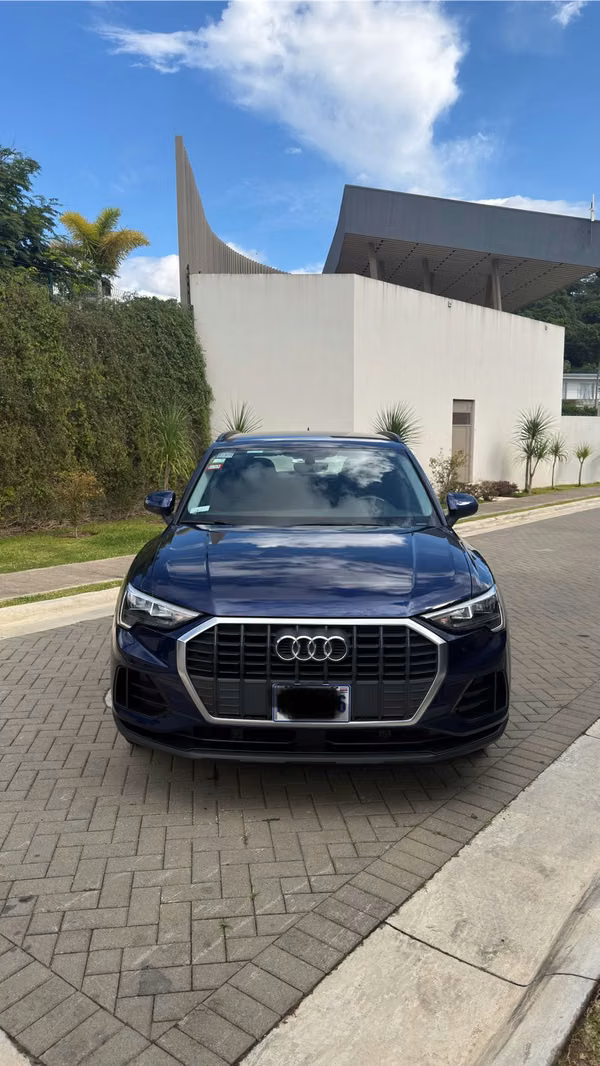 Audi Q3 35 TFSI 1.4T S-Tronic Comfort. Excelente estado. Récord de agencia y mantenimiento siempre realizado en Audi. Llantas nuevas (10/10). Vehículo muy cuidado.