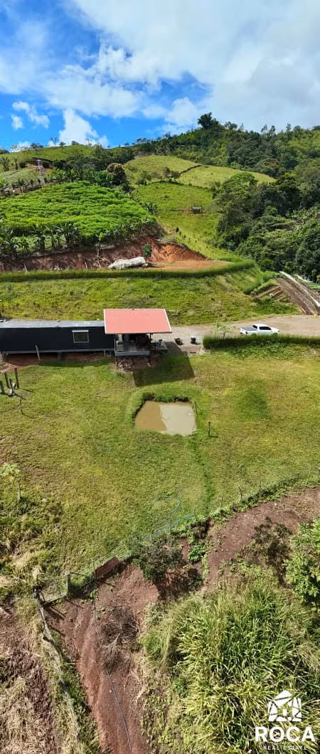 Venta de Finca con lago, corral, invernadero y casa container