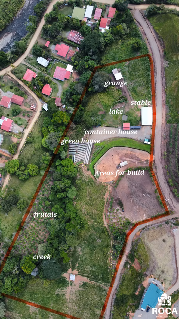 Venta de Finca con lago, corral, invernadero y casa container