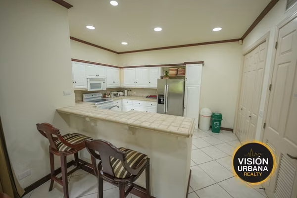 Apartamento Amueblado de 2 Habitaciones en Los Sueños, Herradura