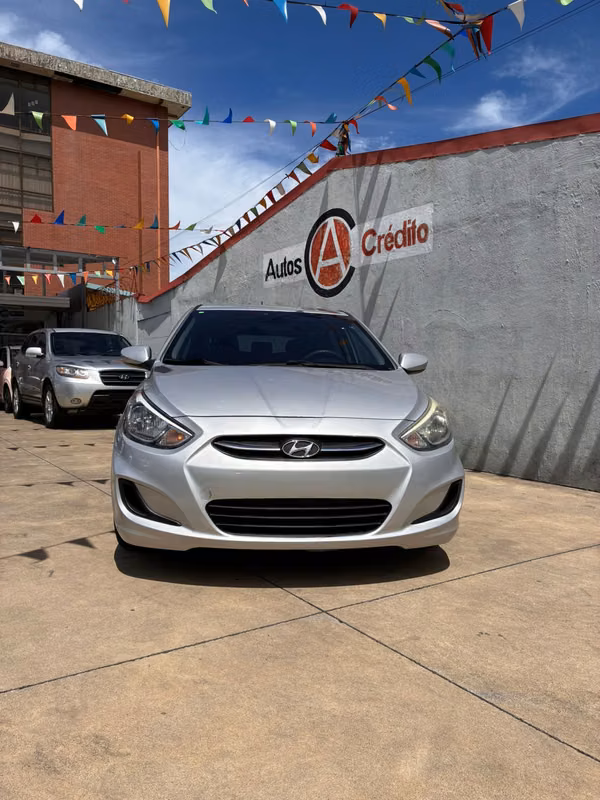 HYUNDAI  ACCENT   2016 FINANCIADO