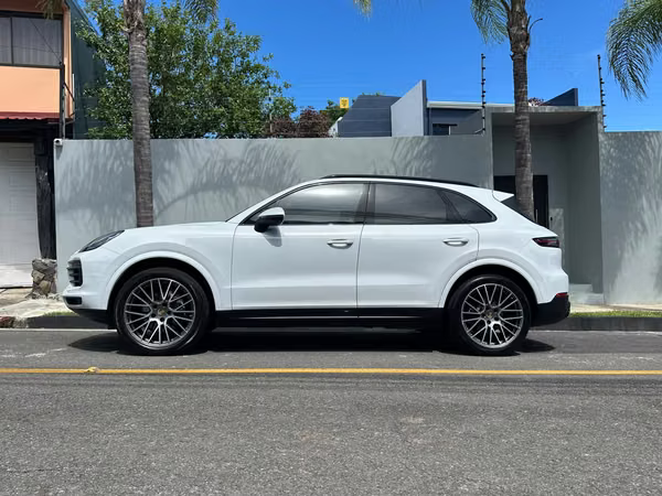 PORSCHE CAYENNE PLATINUM EDITION